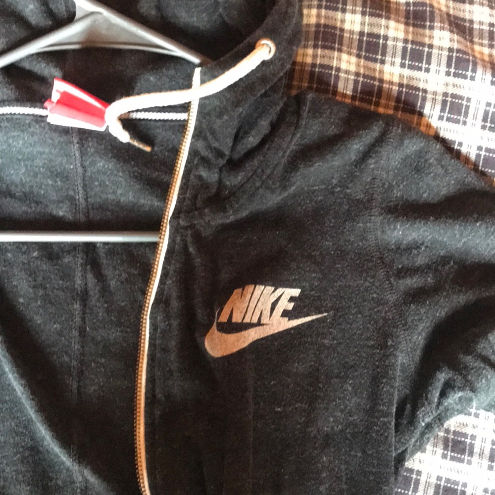 nike sweatshirt